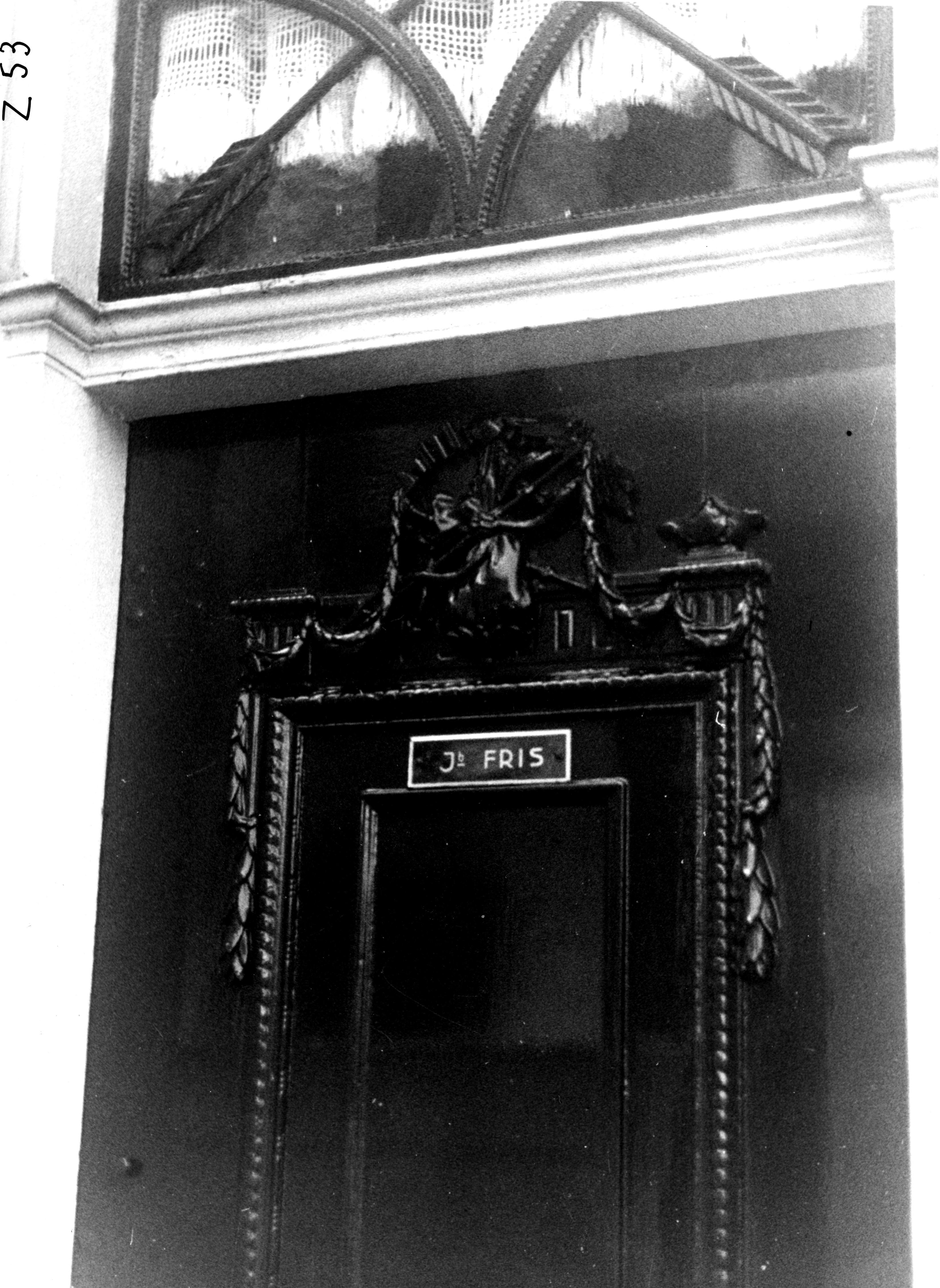 Deur en bovenlicht, Zaandijk, 1942 (zwart-wit foto)