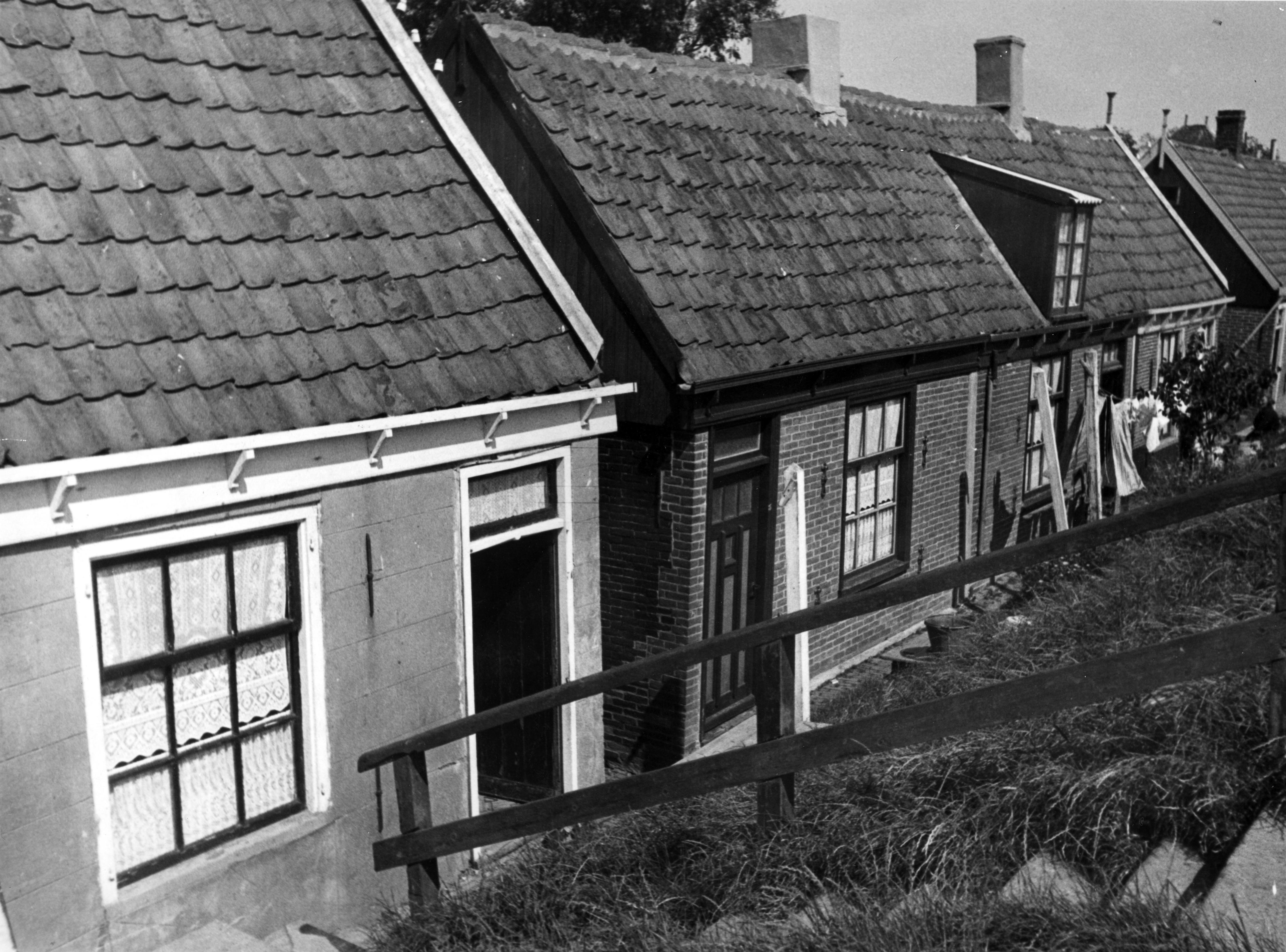 Visserswoningen, Volendam, 1943 (zwart-wit negatief)