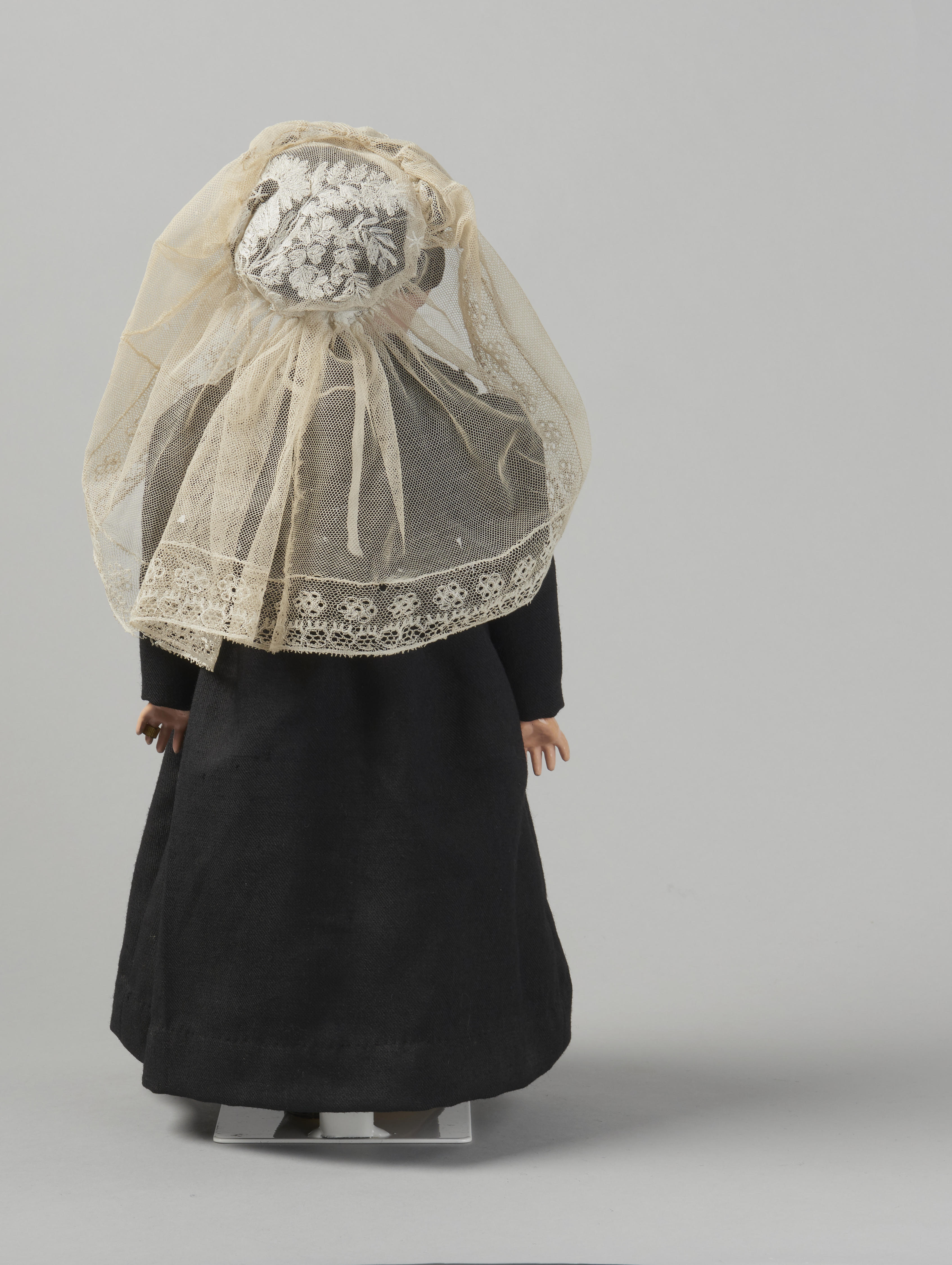 Pop gekleed als vrouw van Noord-Beveland, 1933–1952