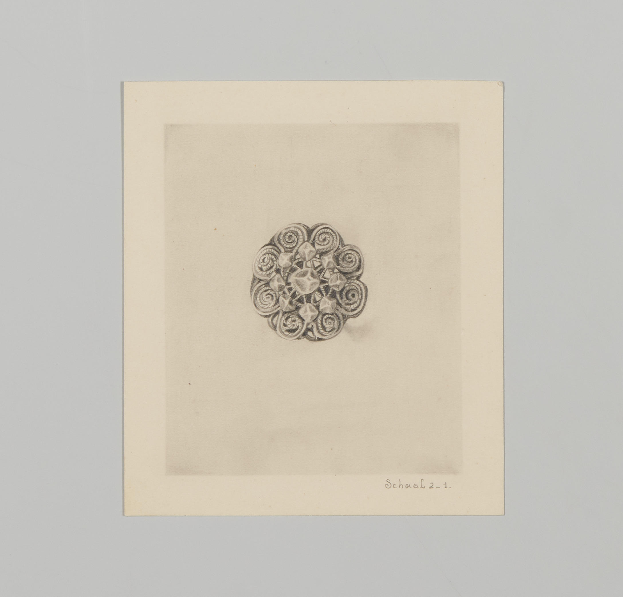 Potloodtekening van een zilveren knoop, Marken, 1944