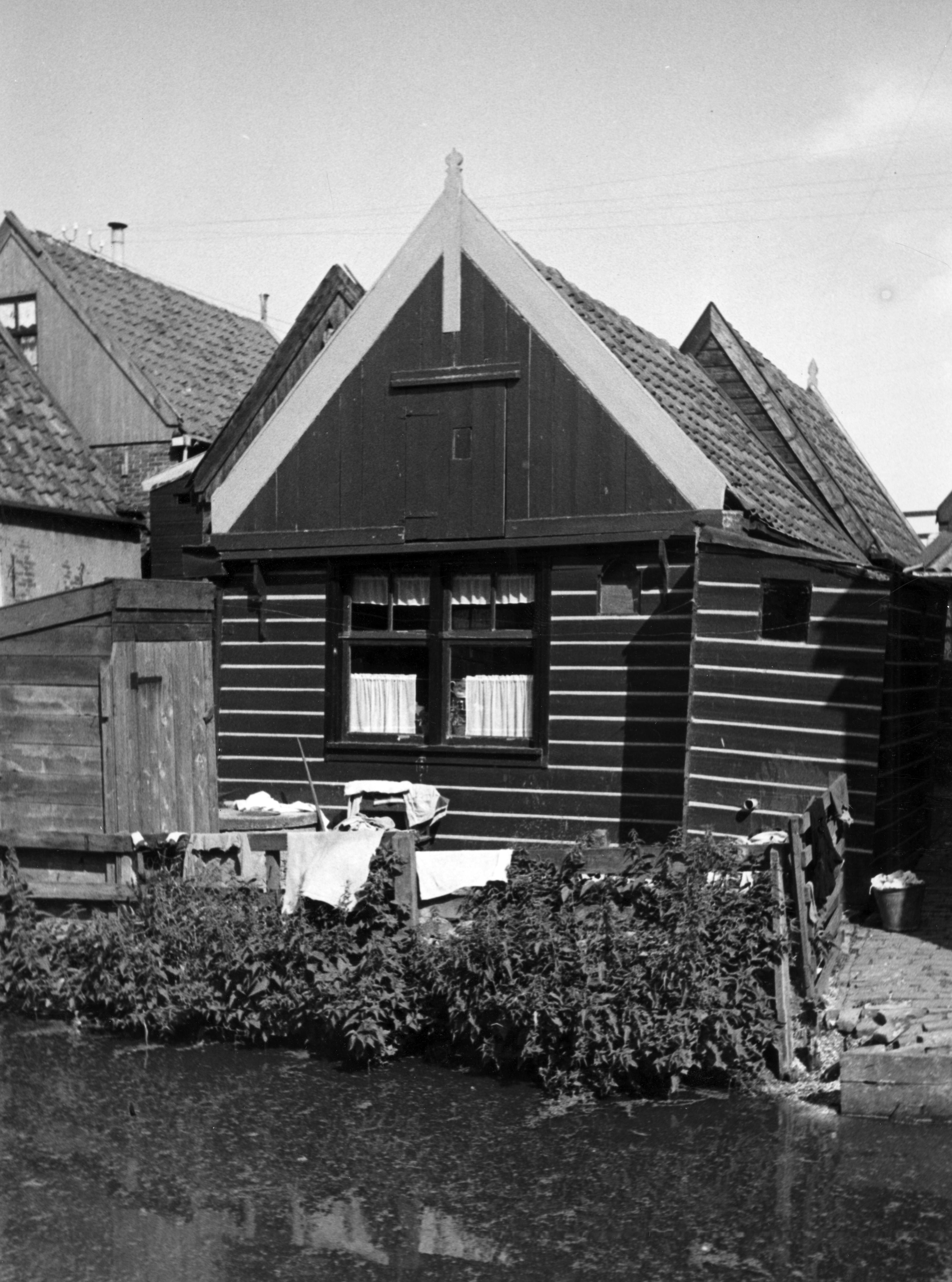 Visserswoning, Volendam, 1943 (zwart-wit negatief)
