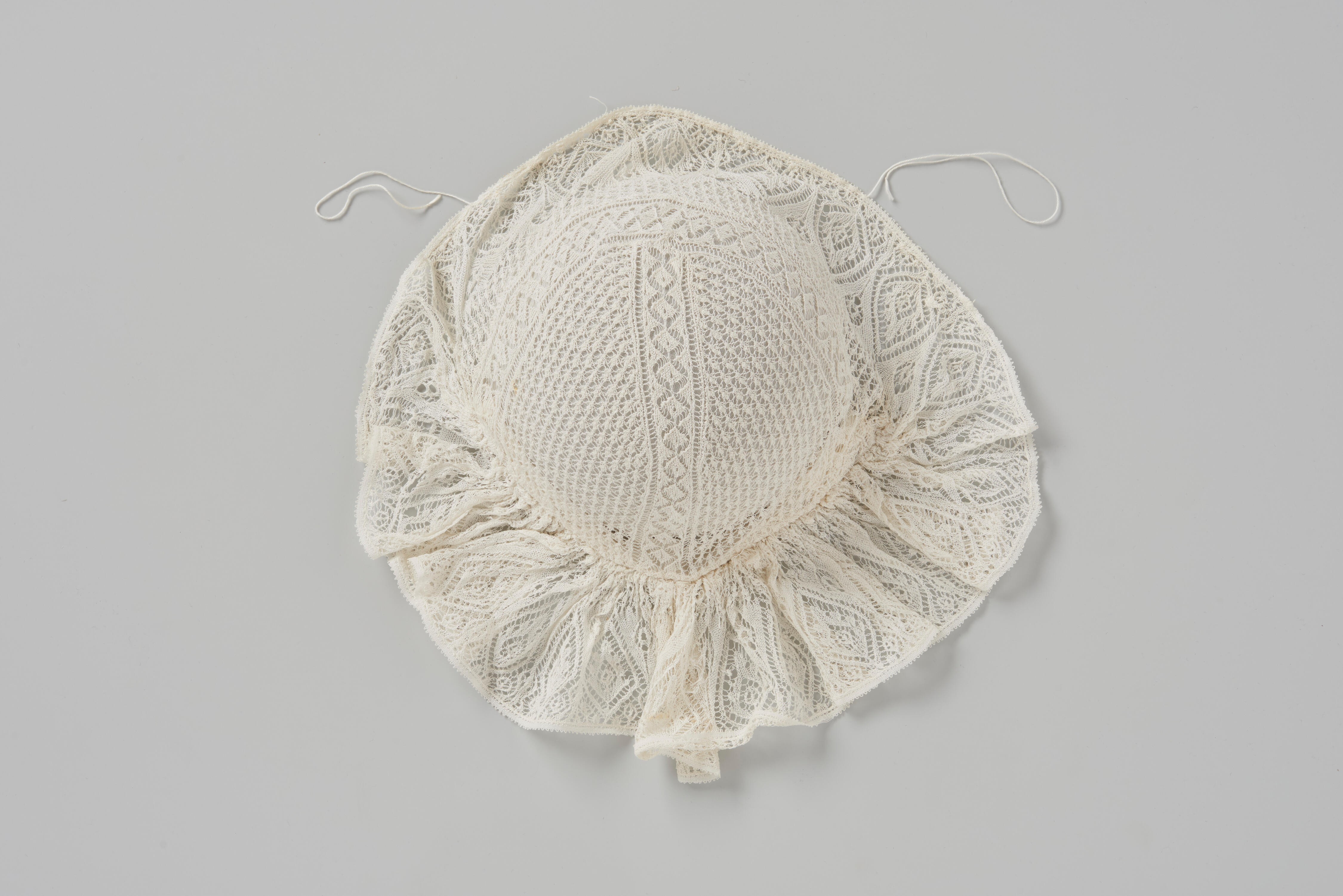 Gebreide floddermuts, Friesland, circa 1914–1920