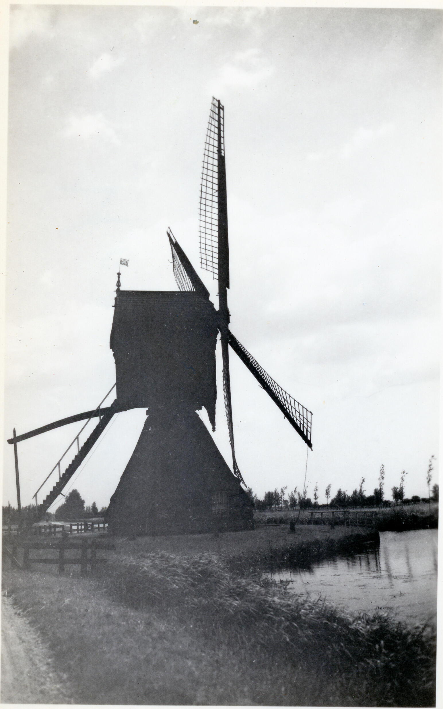 Wipwatermolen 'Oostmolen', Schelluinen, 1930-1940 (zwart-wit foto)