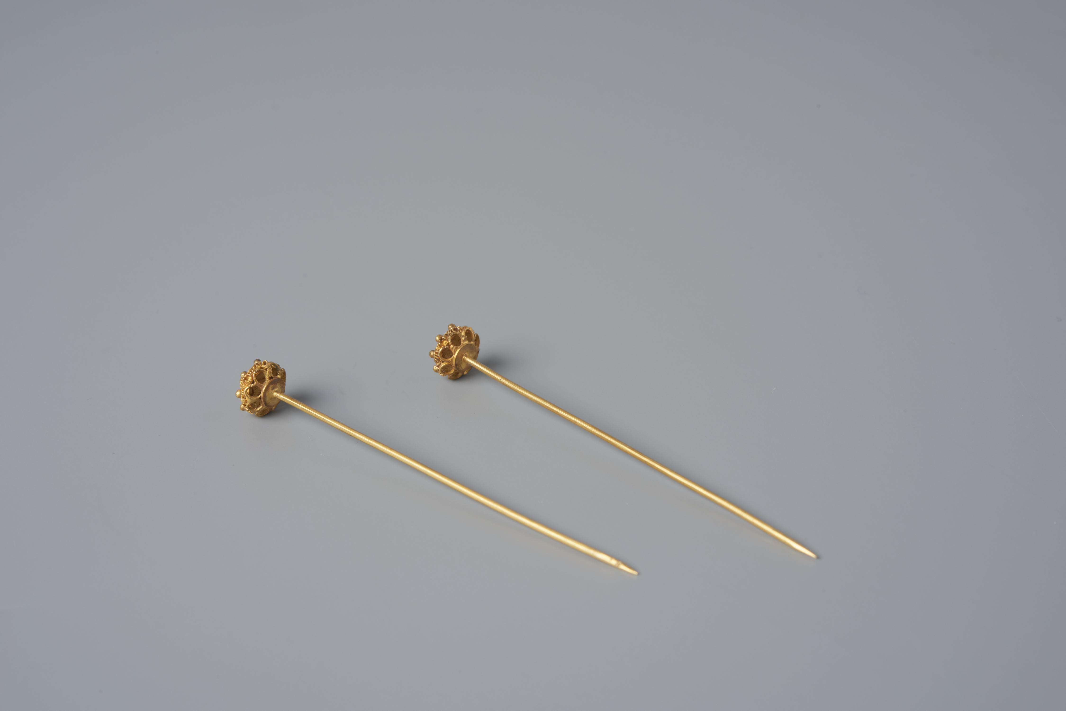 Paar gouden 'knopspelden', Walcheren, circa 1925