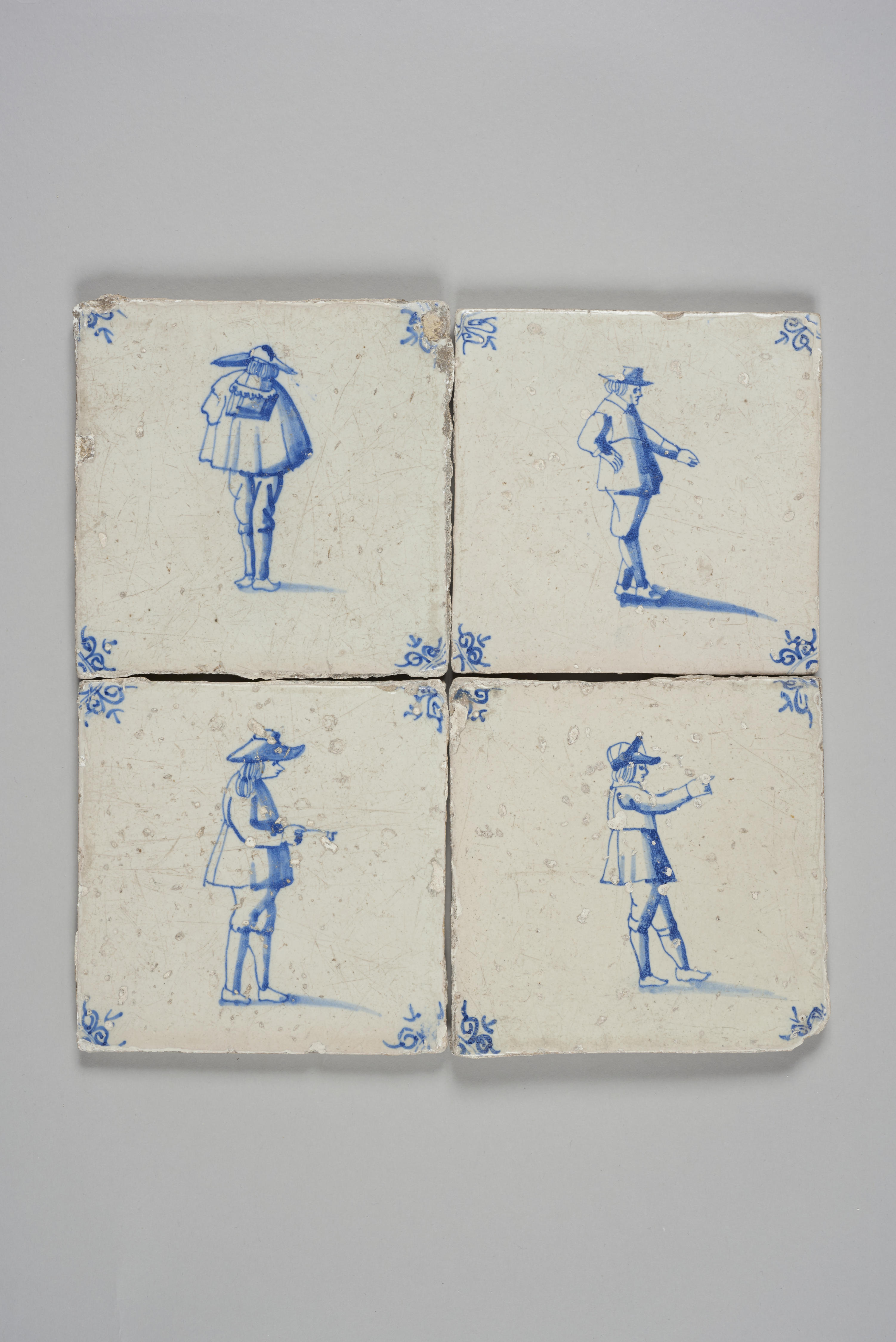 Vier wandtegels met afbeelding man, 1600–1700