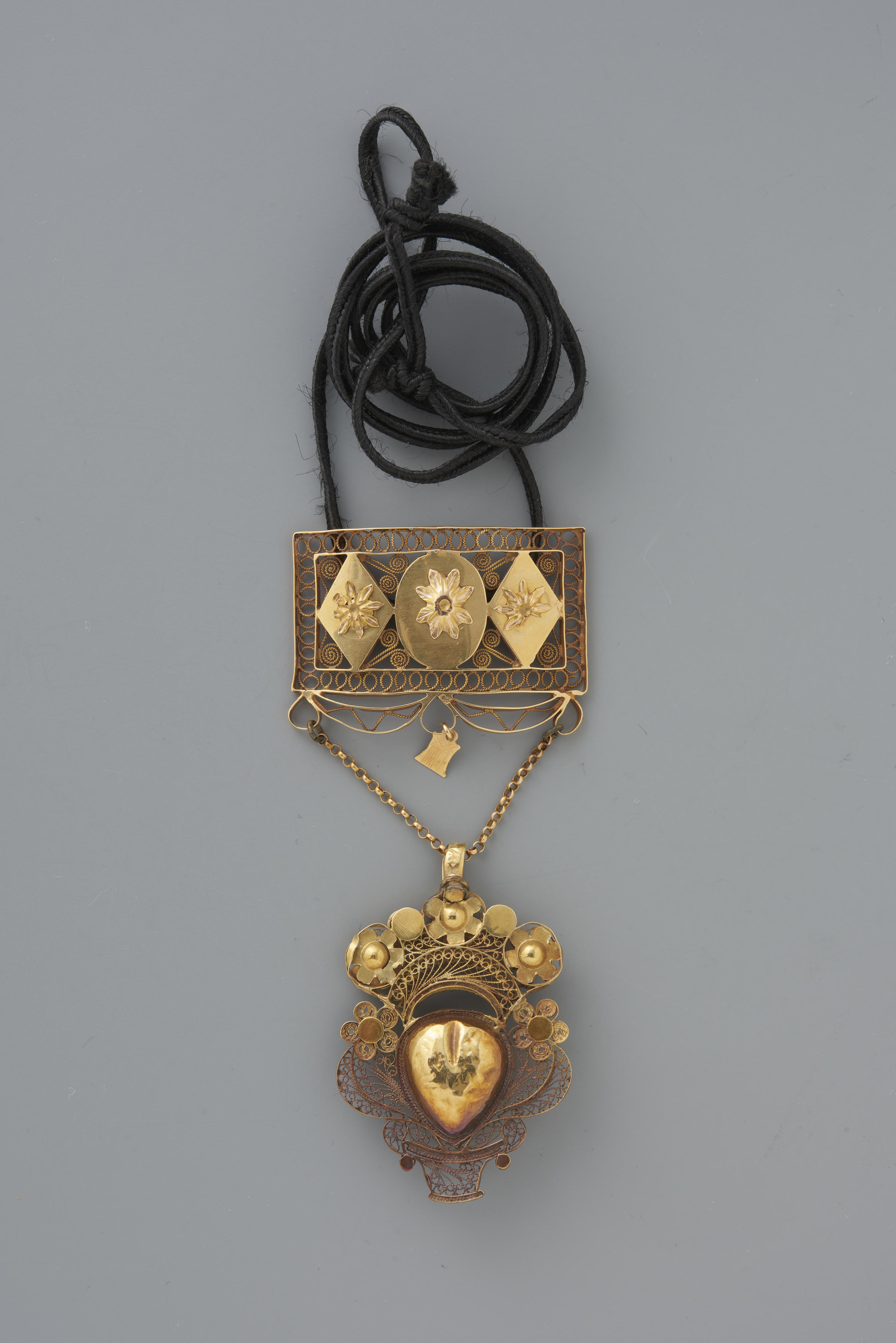 Gouden borsthanger met medaillon, Noord-Brabant, 1825–1830