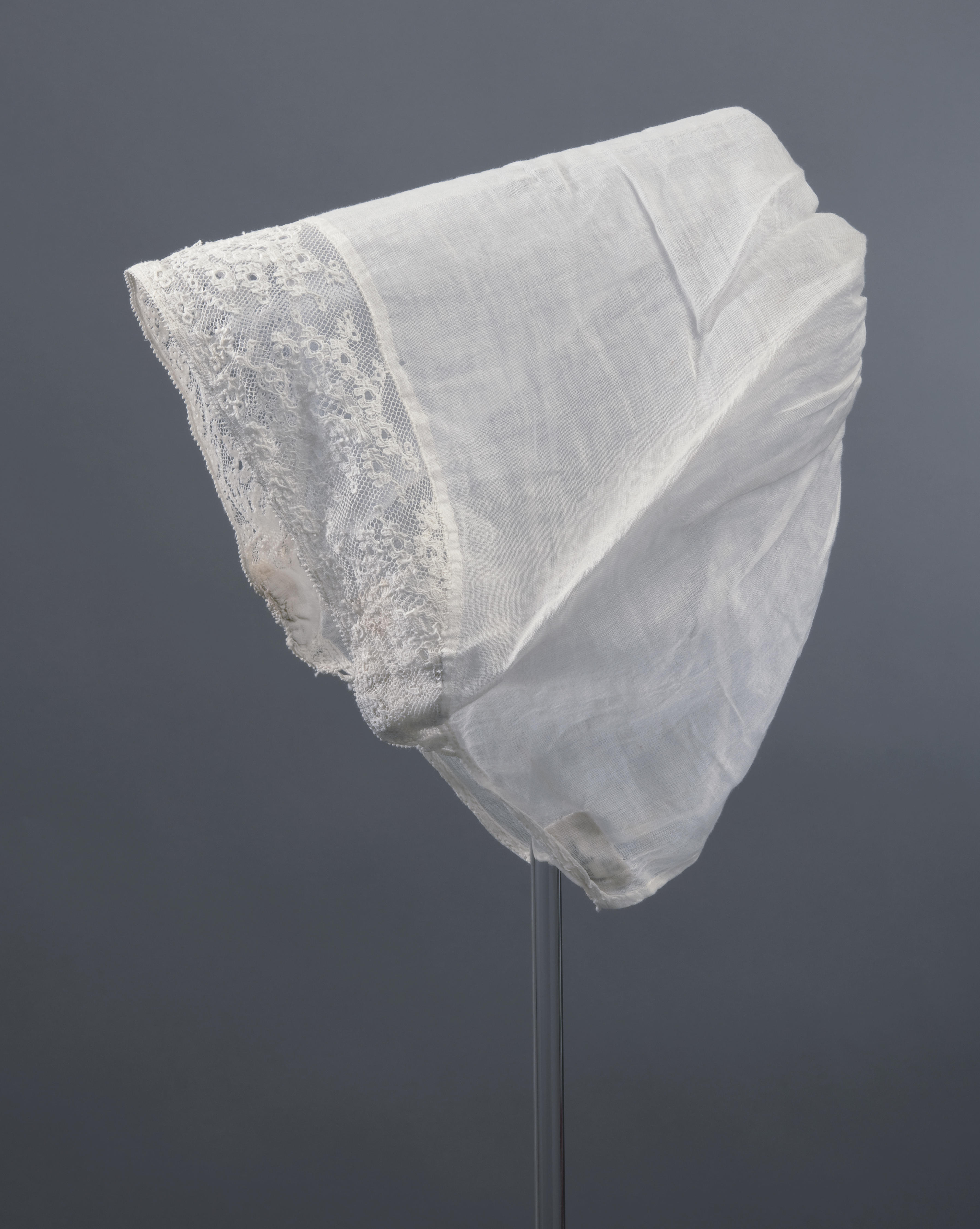 'Dunne kap' met machinale Rijselse kant, Marken, voor 1944