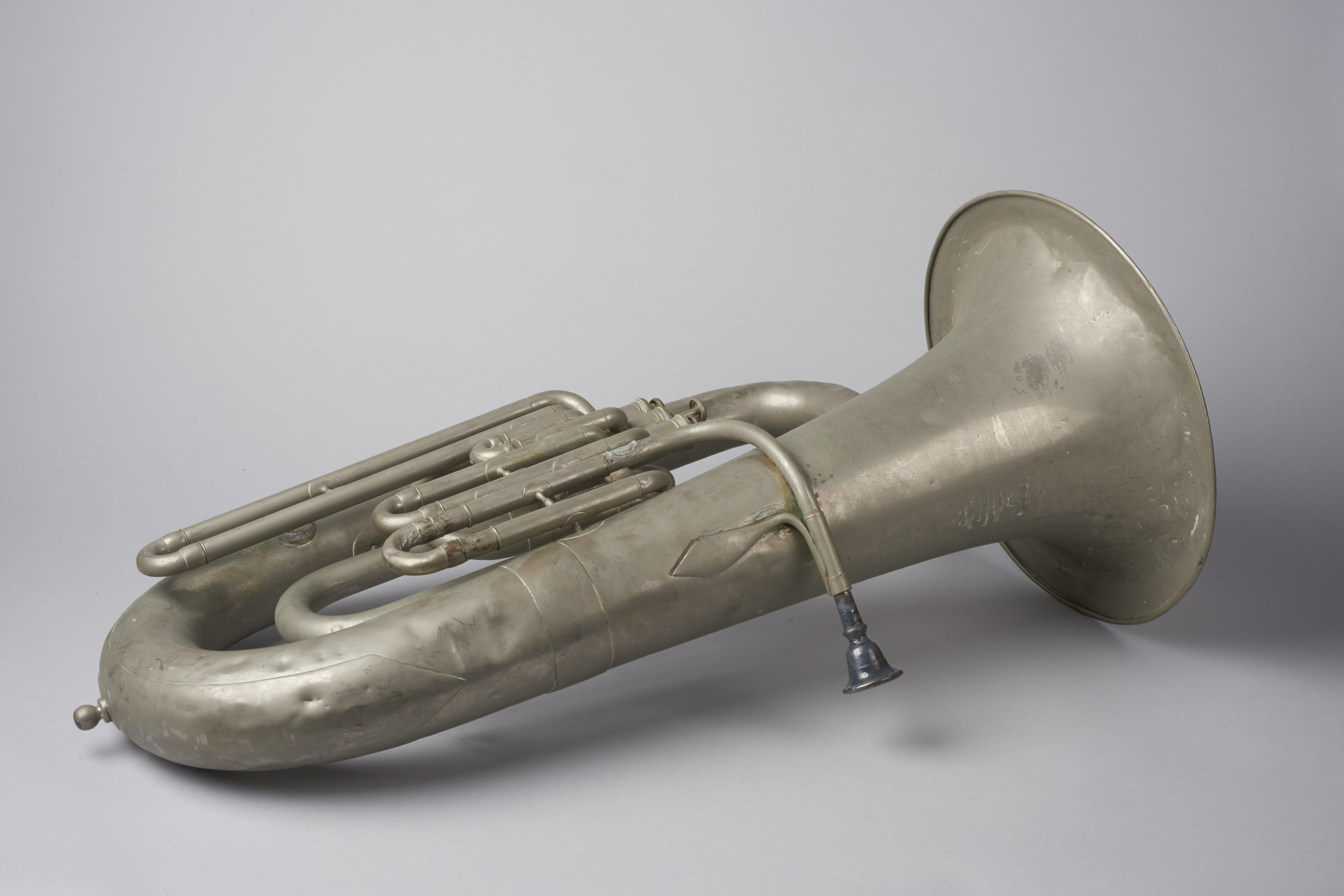 Tuba, voor 1945