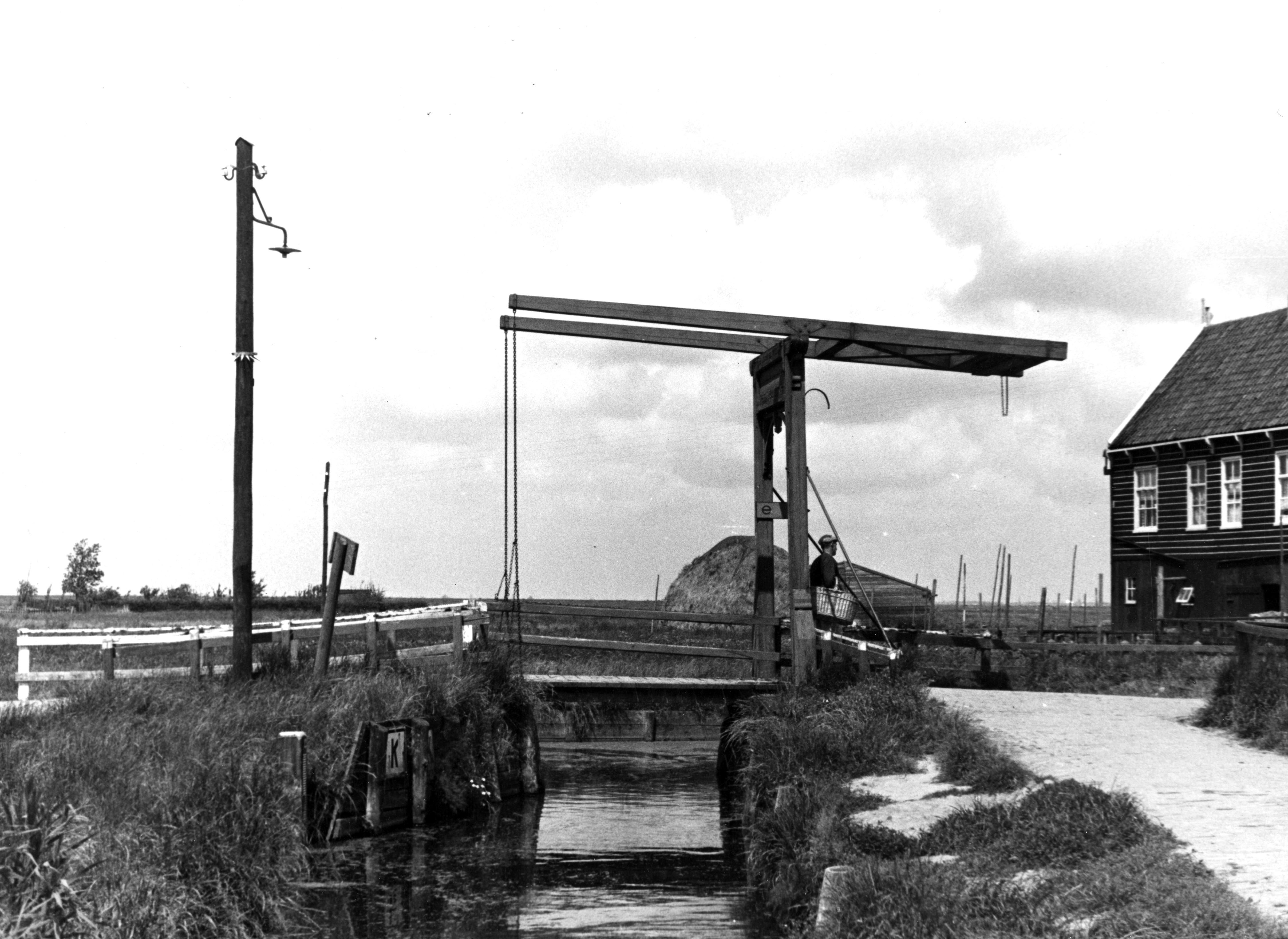 Ophaalbrug, Marken, 1943 (zwart-wit foto)