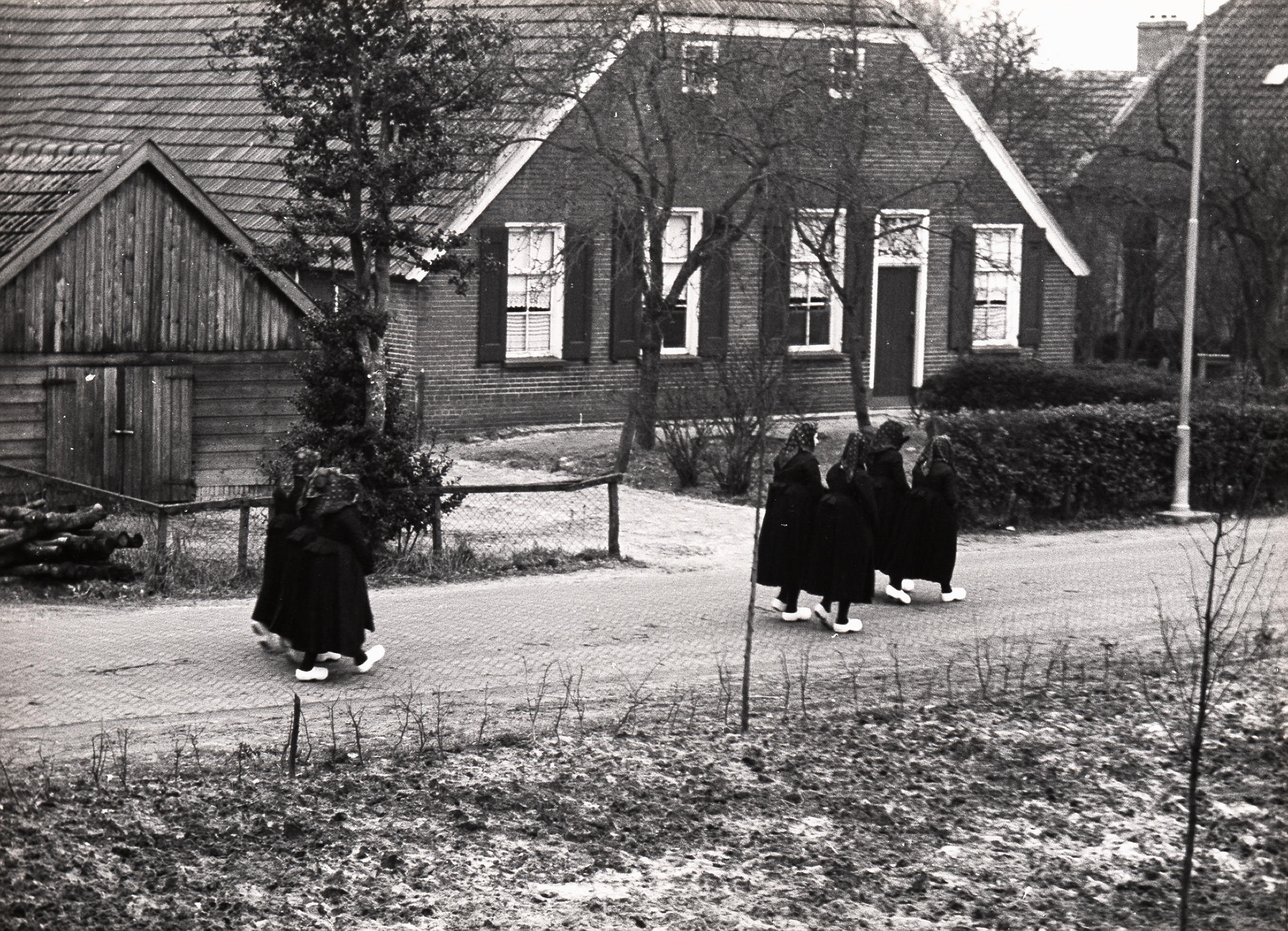 Begrafenis, Staphorst, 1951 (zwart-wit foto)