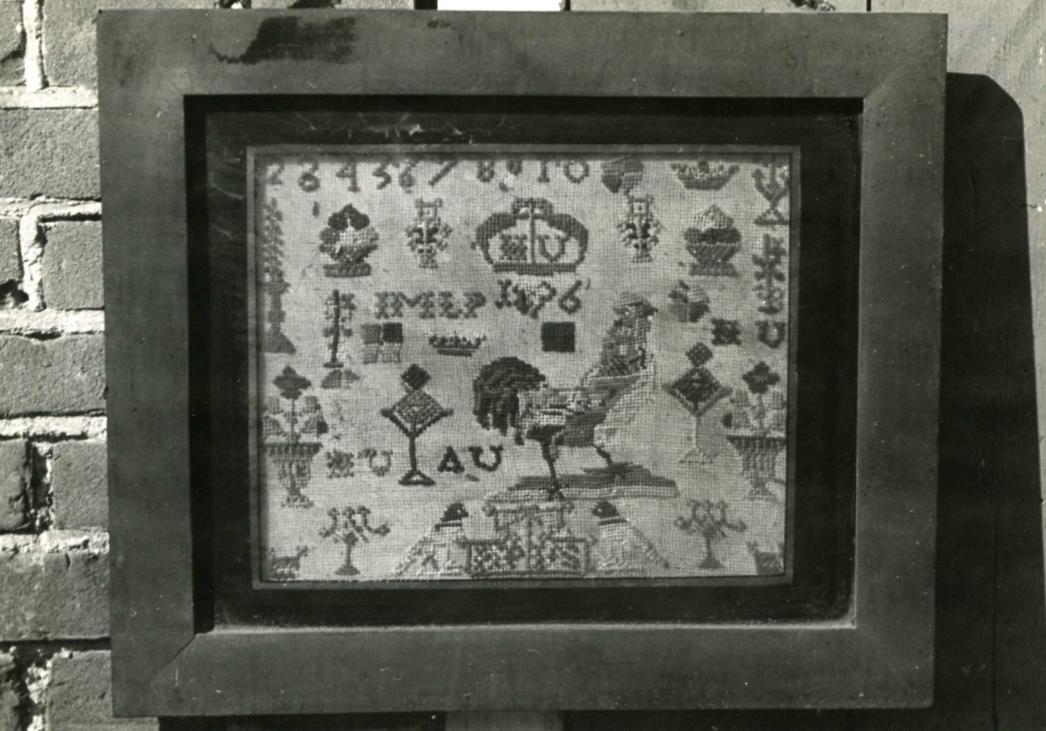 Merklap uit 1876, Oud Schoonebeek, 1946 (zwart-wit foto)