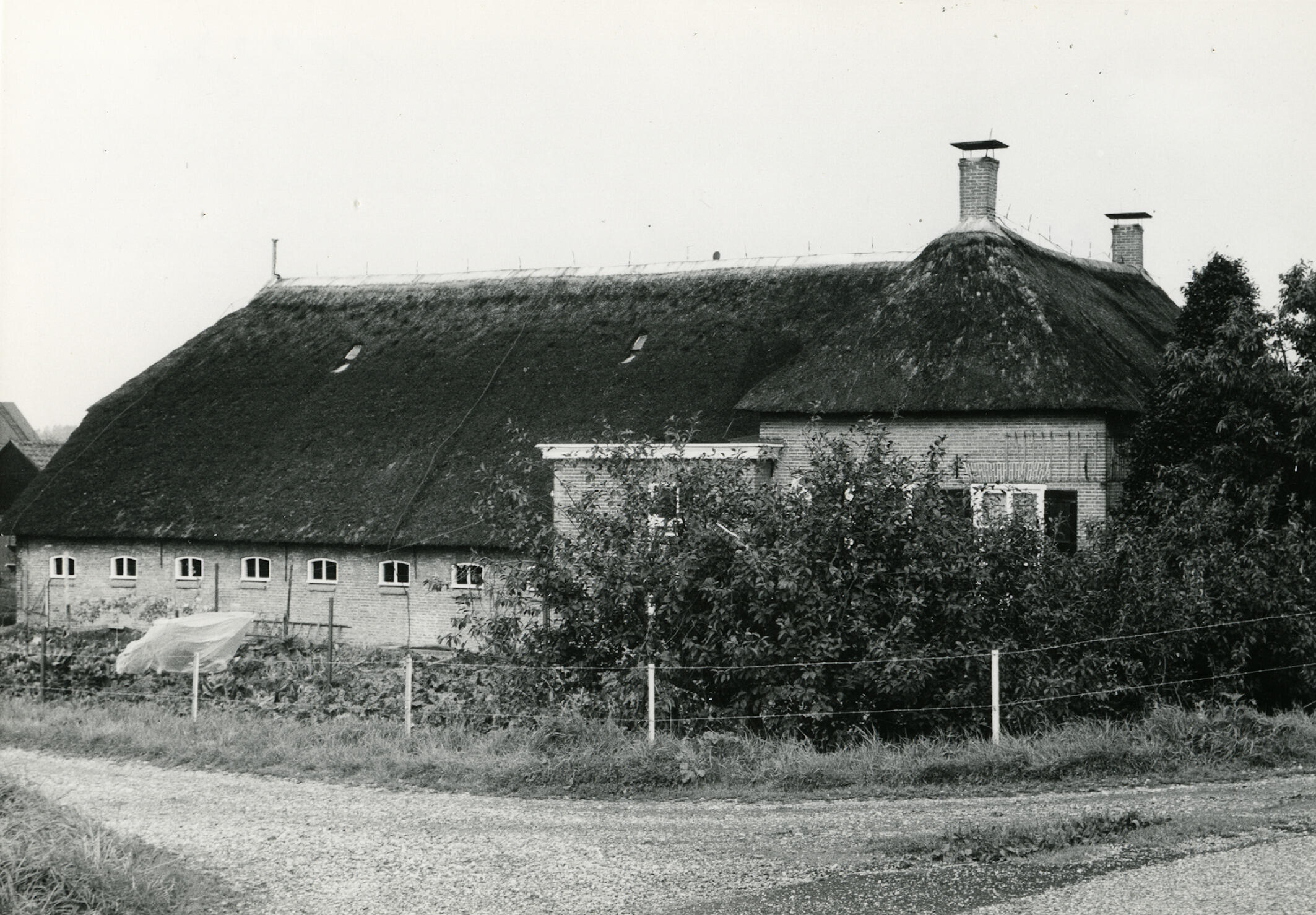 Boerderij 'De Voorn', Oene, 1967 (zwart-wit negatief)