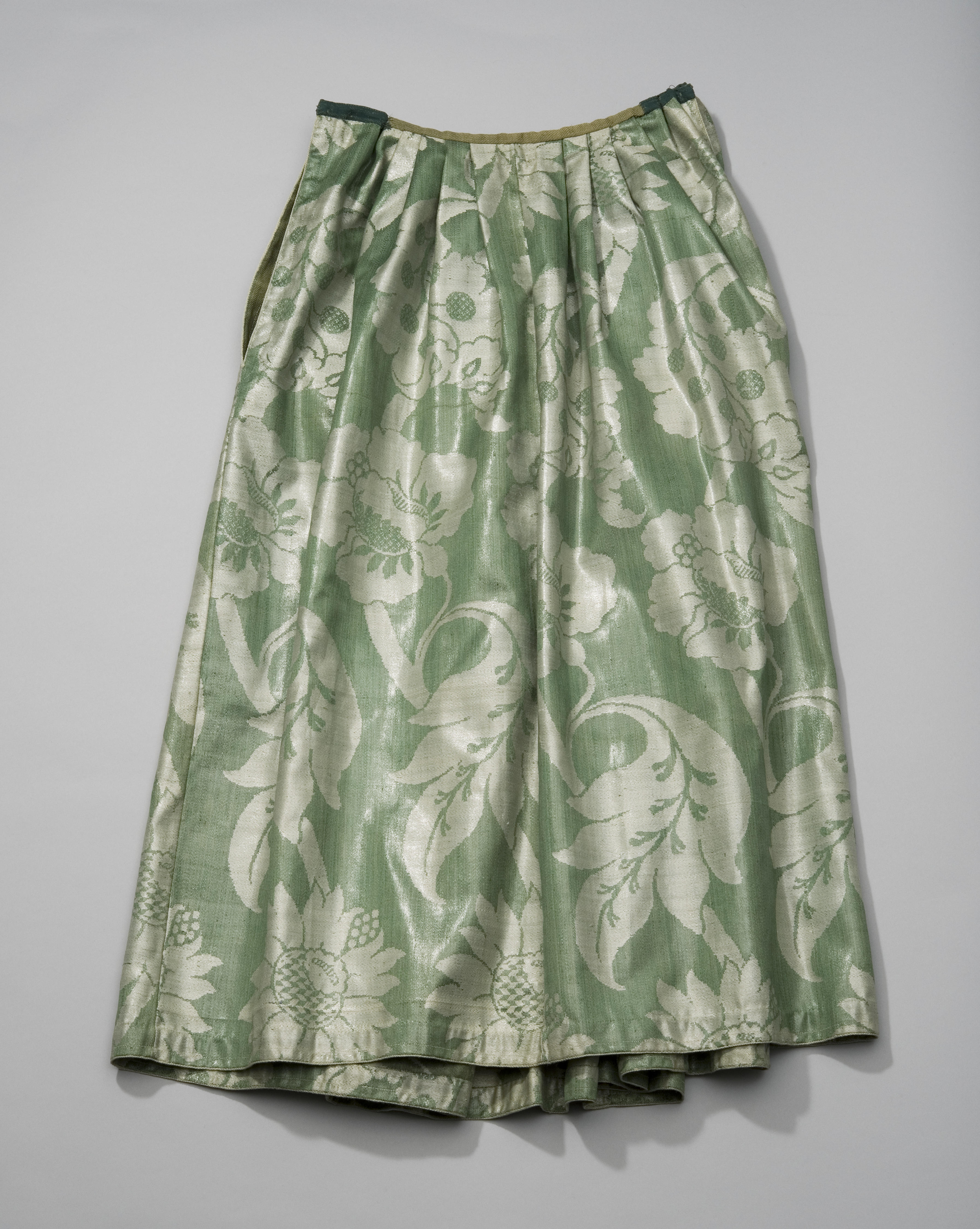 Rok van achttiende-eeuwse damast, Bunschoten