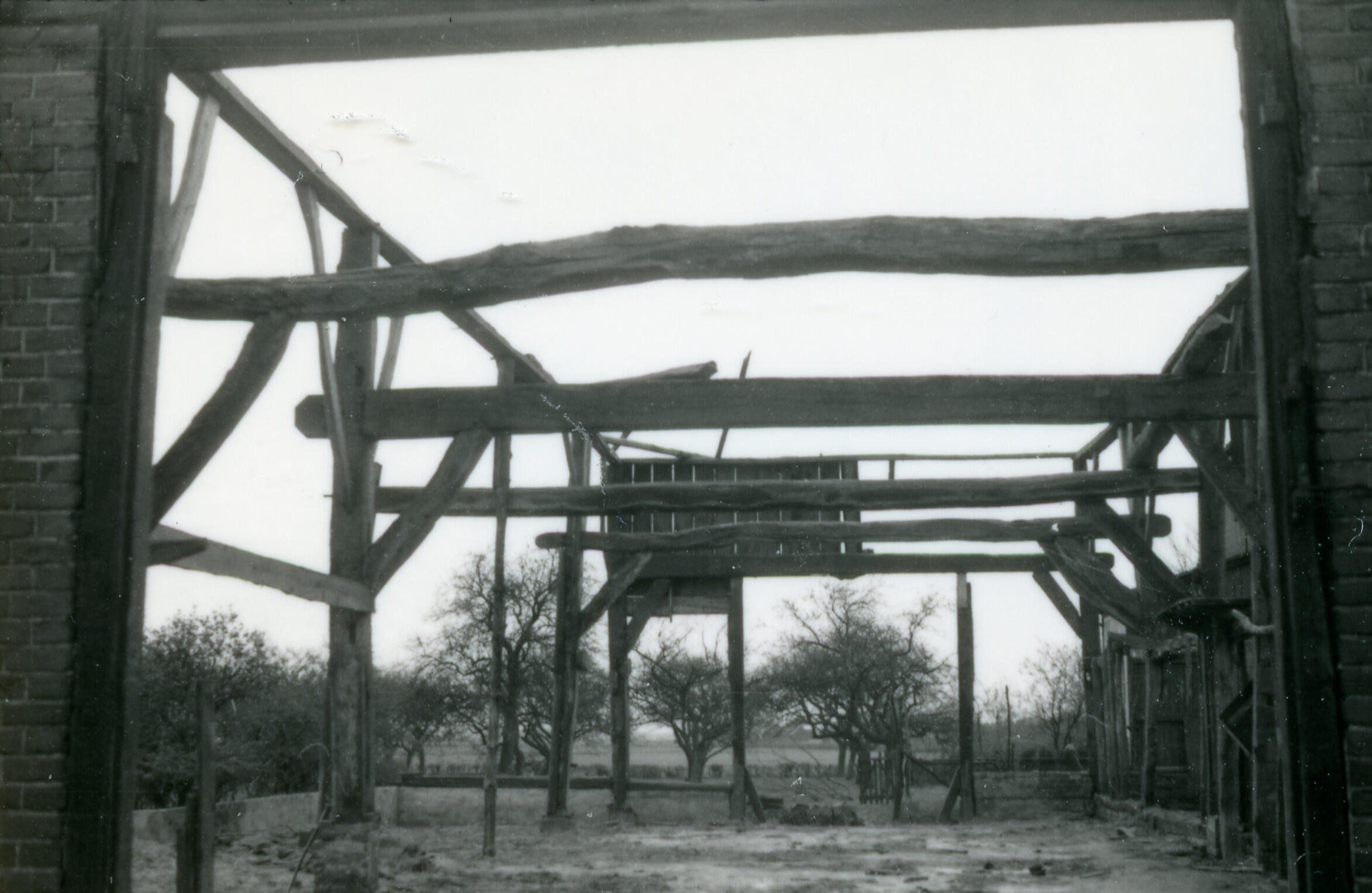Gebint van een boerderij, De Steeg, 1939 (zwart-wit foto)