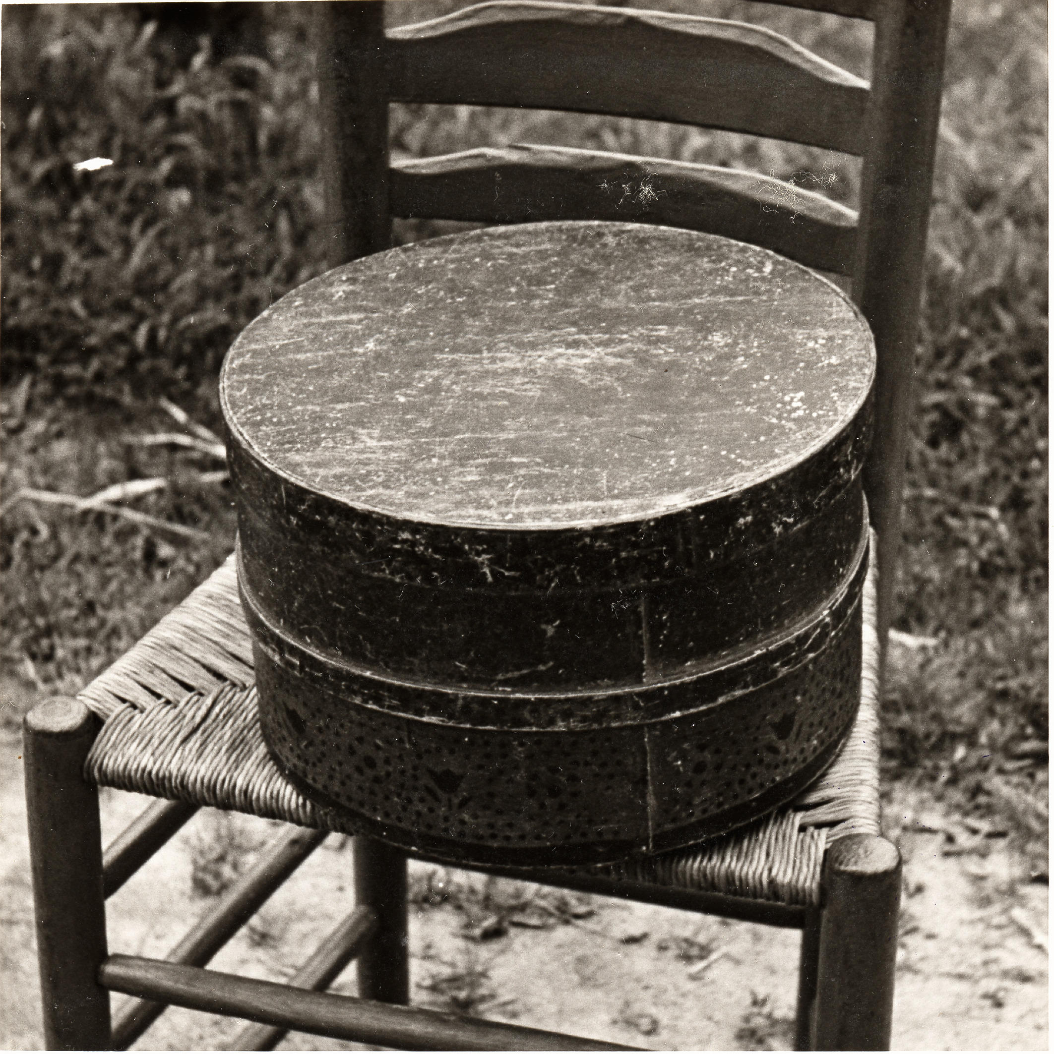 Spanen doos, Staphorst, 1950 (zwart-wit foto)