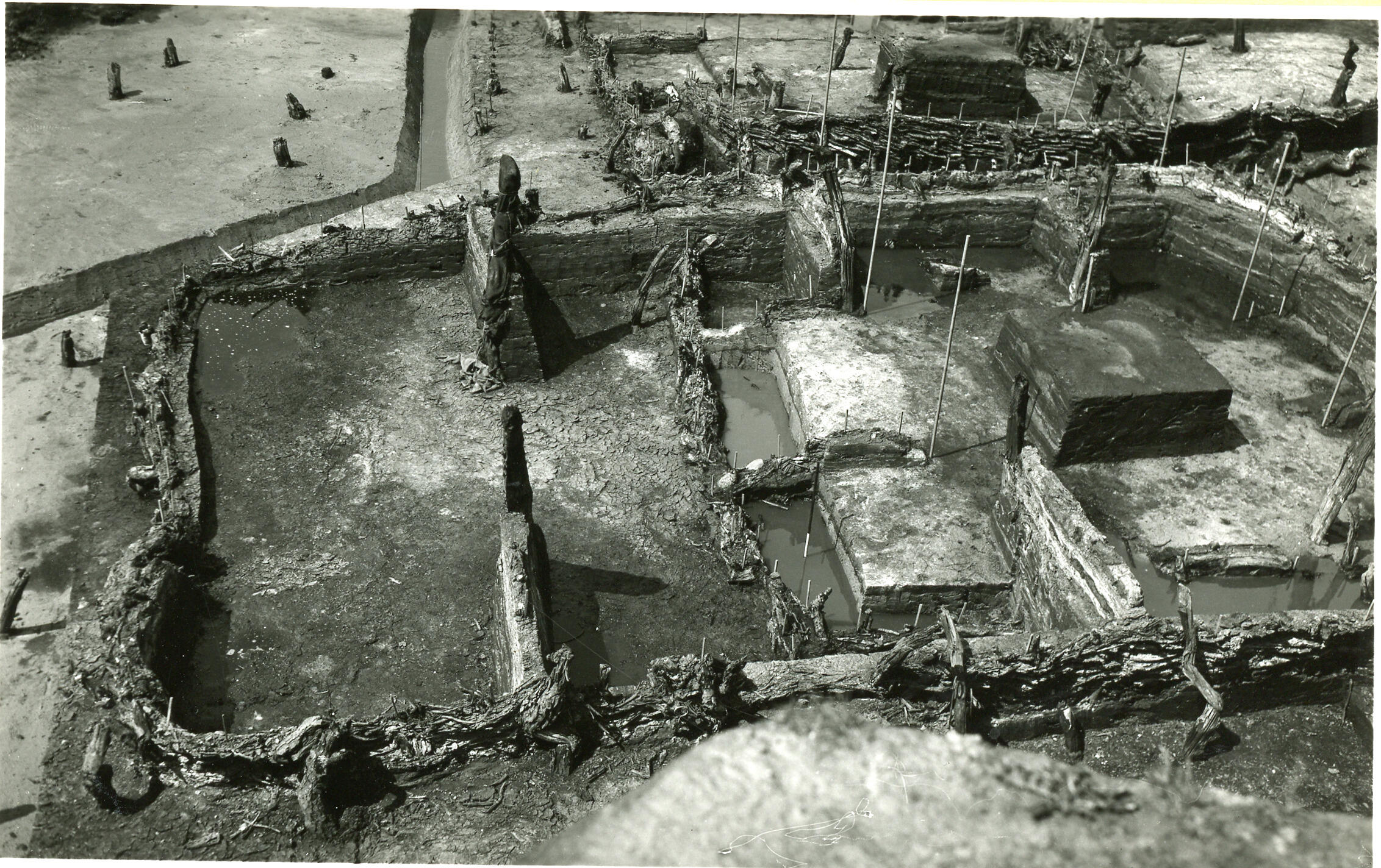 Terpafgraving, Ezinge, 1933 (zwart-wit foto)