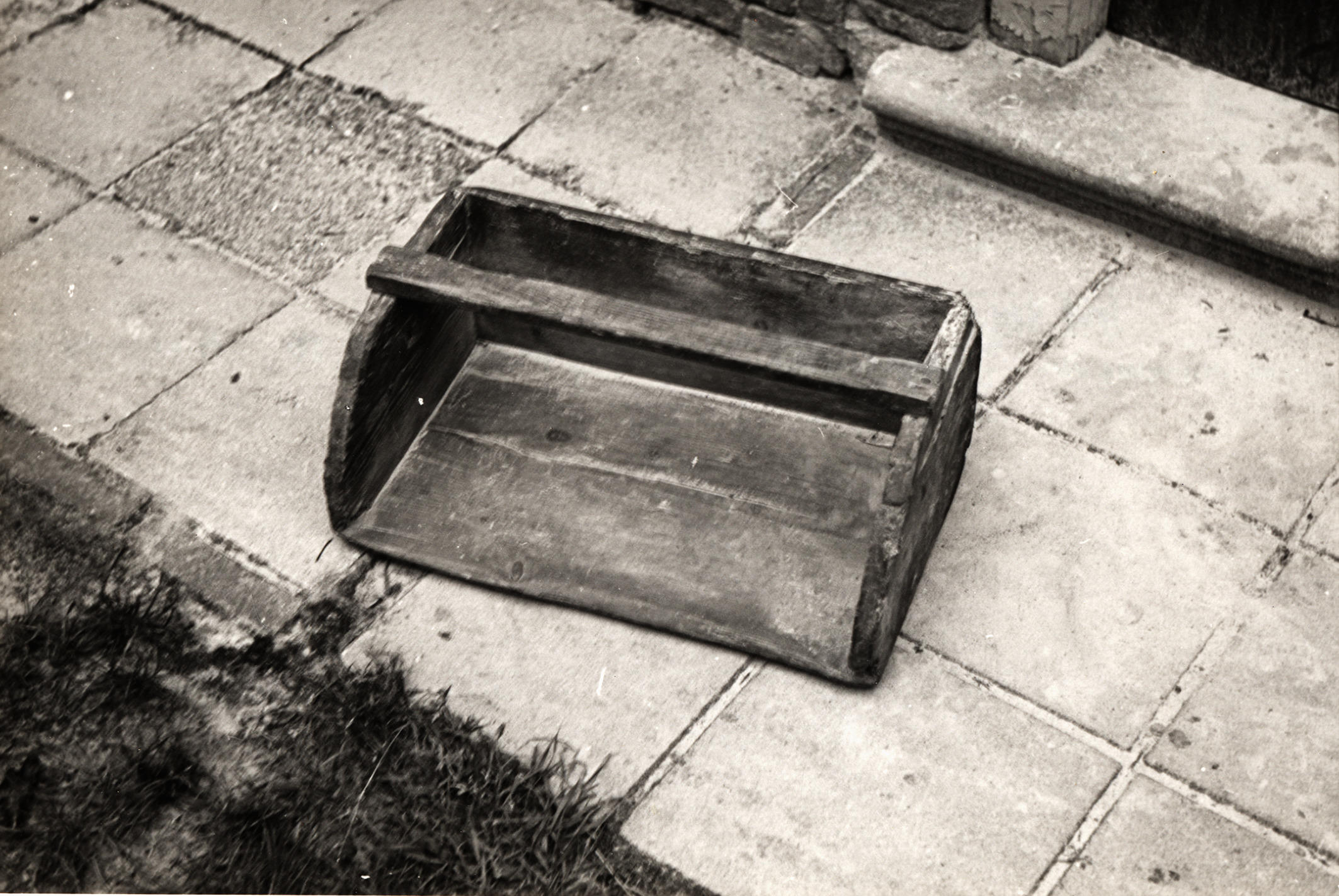 Houten stofblik uit Staphorst, 1950 (zwart-wit foto)