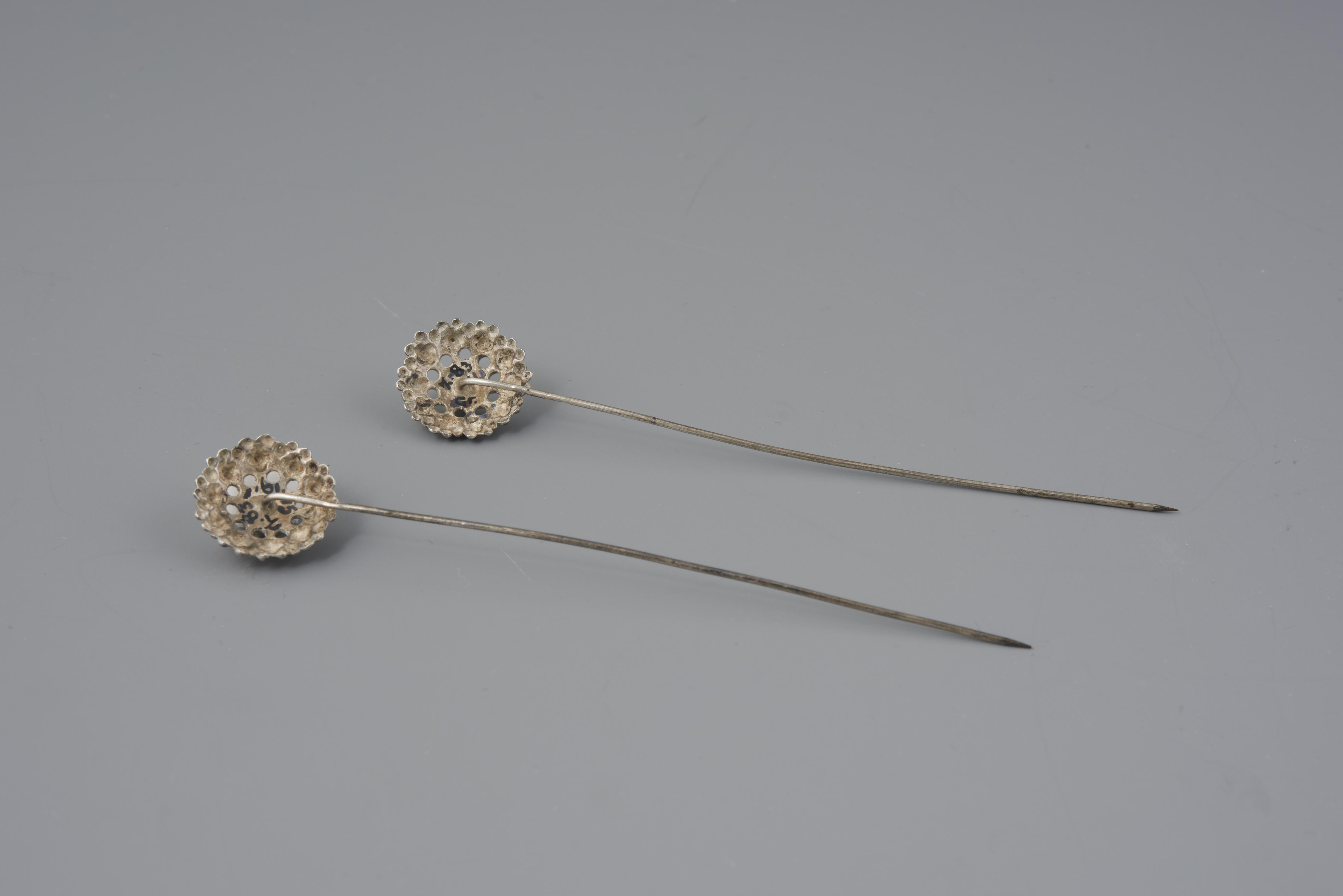 Paar zilveren kapspelden, provincie Groningen, 1814–1906