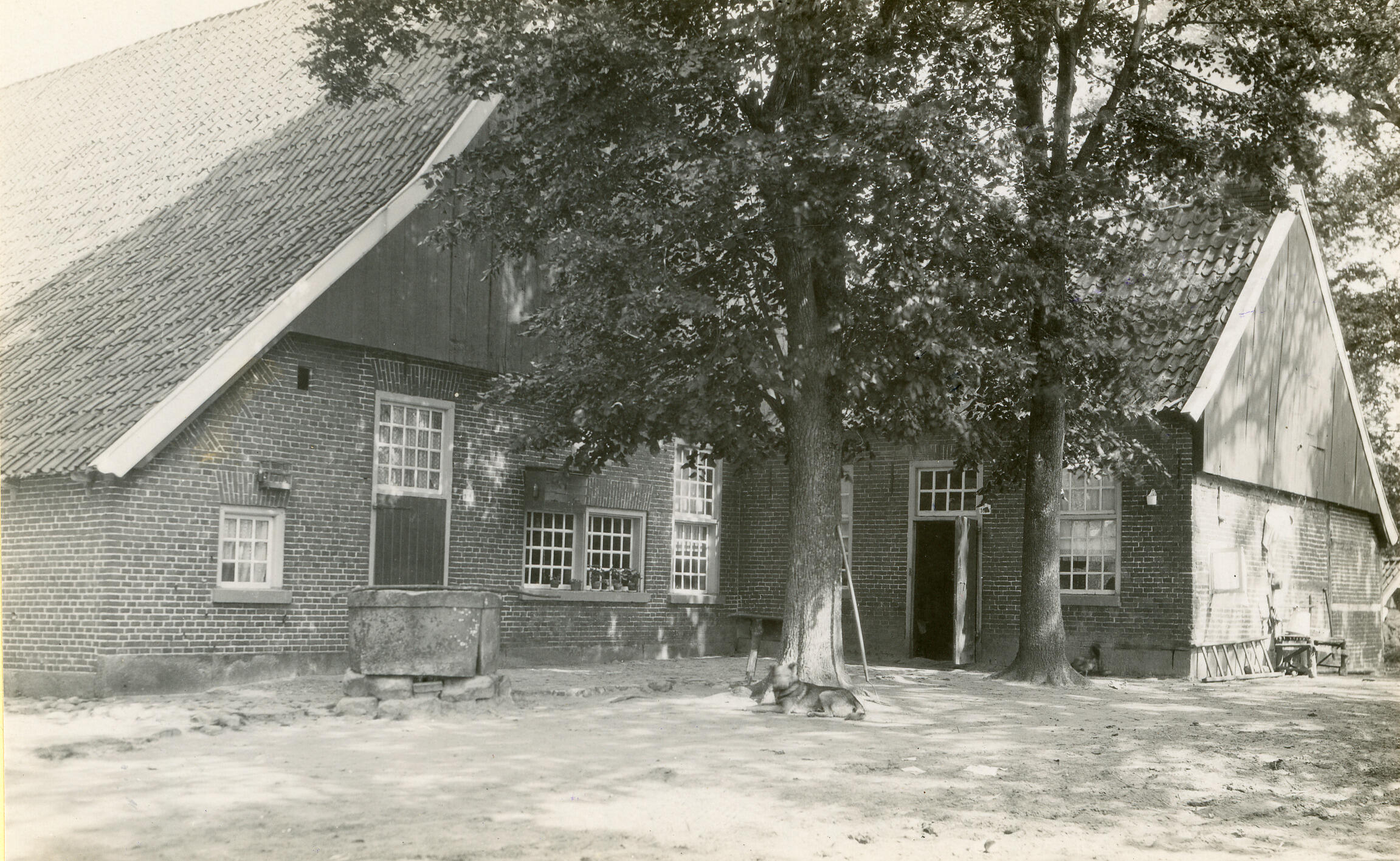 Boerderij 'Het Lammerink', Usselo, 1939 (zwart-wit negatief)