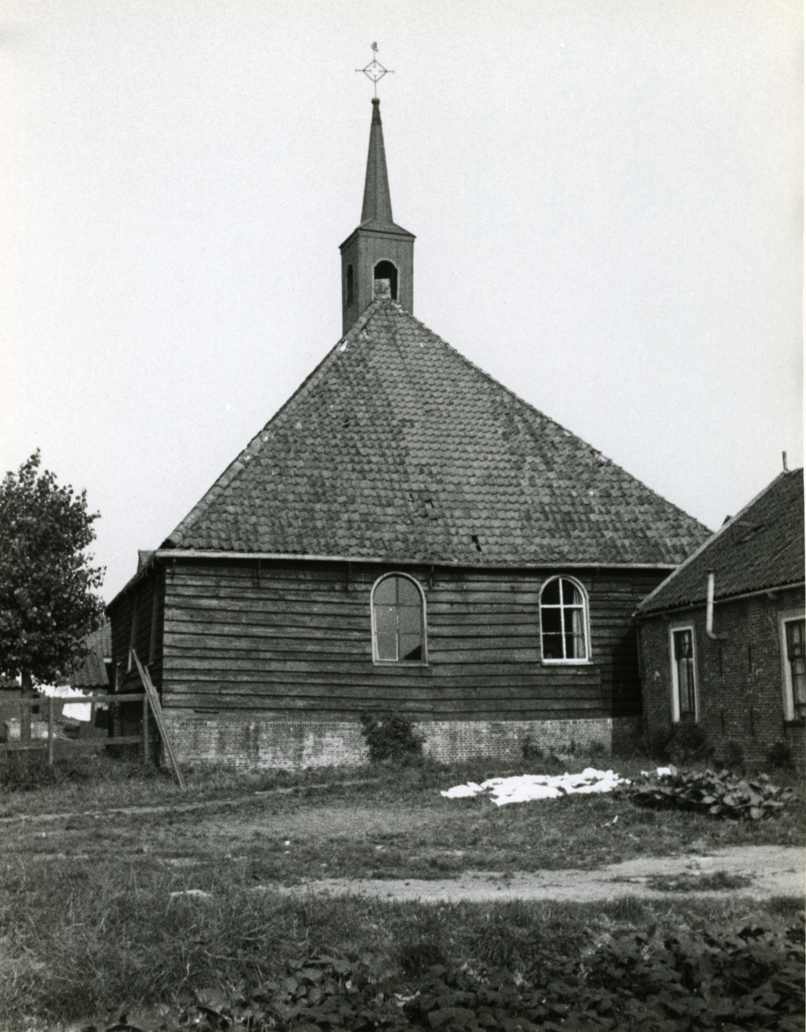 Nederlandse Hervormde kerk, Volendam, 1943 (zwart-wit foto)