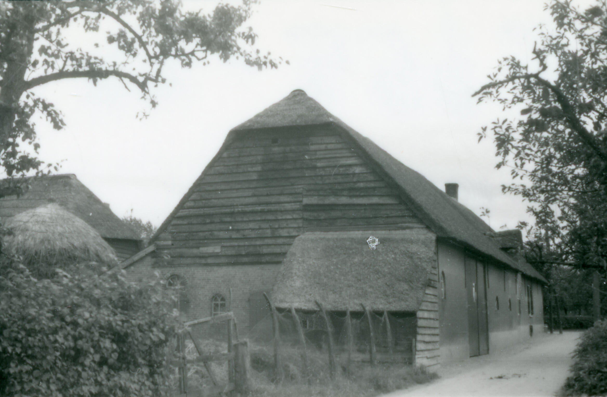 Boerderij, Giessen, 1940 (zwart-wit foto)
